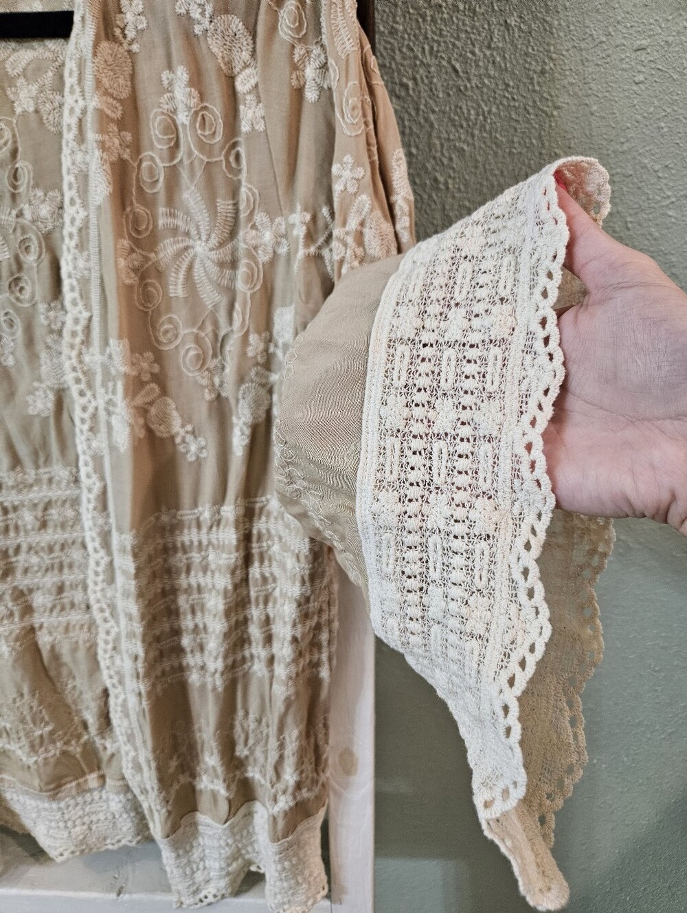Solitaire Beige Lace-Trimmed Embroidered Open Kimono Size M - Picture 3 of 7